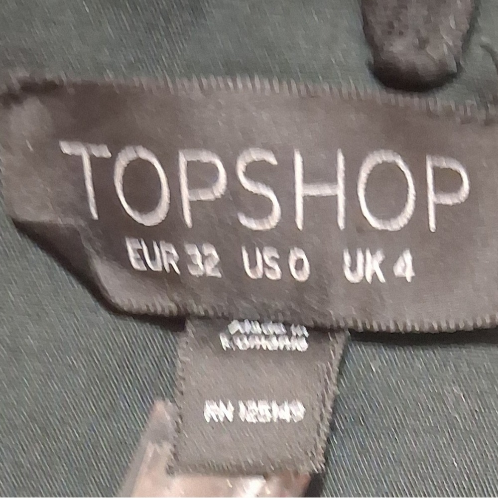 EUC TOPSHOP‎ Sz. 0 Black Ruffled Spagetti Strap Crop Top. - Picture 5 of 7
